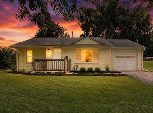 1405 E 133rd St, Grandview, MO 64030