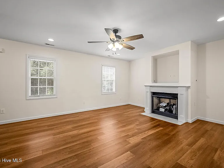 123 S Park Ln — Photo 5