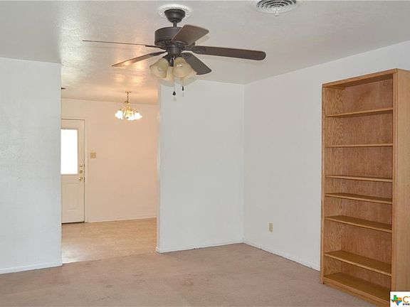 2nd image of 104 W Robin Ln