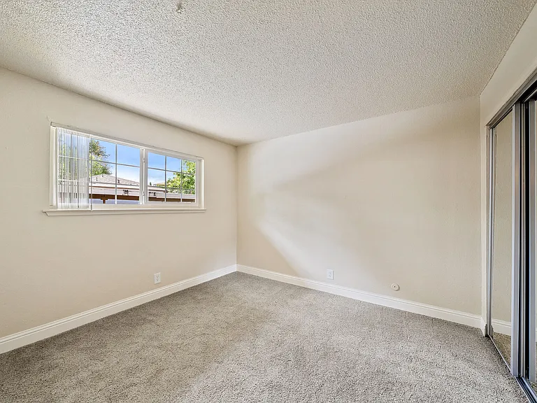 Mountain View Apartments — Photo 34