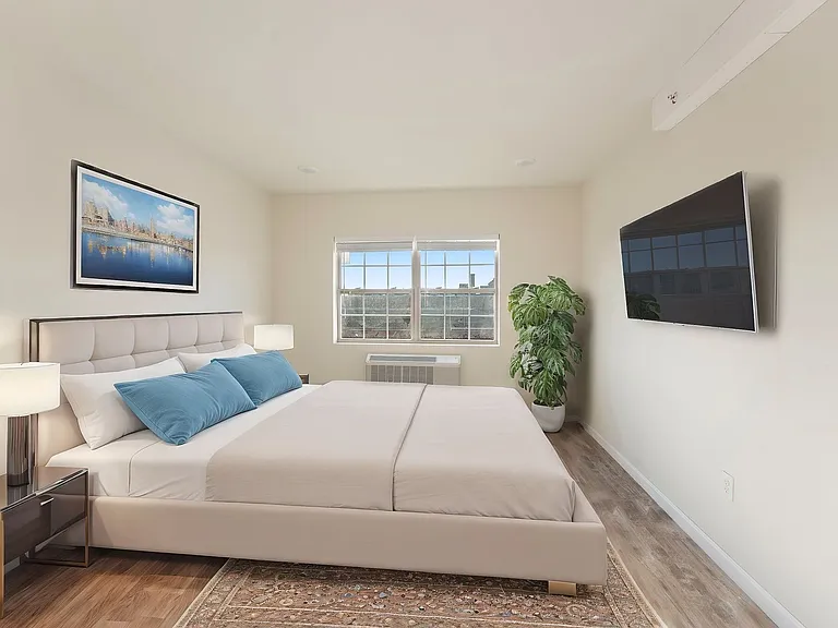 Pine Street Apartments — Photo 16