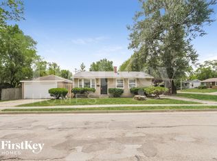 57 Golf View Ln, Carpentersville, IL 60110