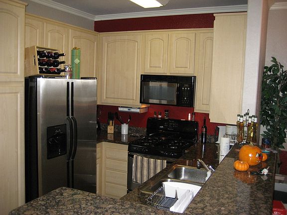 4th image of 300 N El Molino Ave Unit 202
