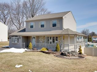661 Whittier Dr, Warminster, PA 18974