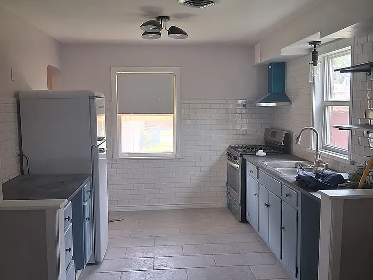 14321 Wallace Ave — Photo 5