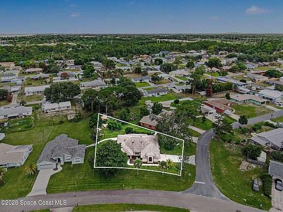 4th image of 672 Altura Dr