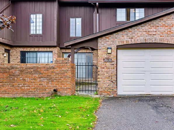 26126 Summerdale Dr, Southfield, MI 48033
