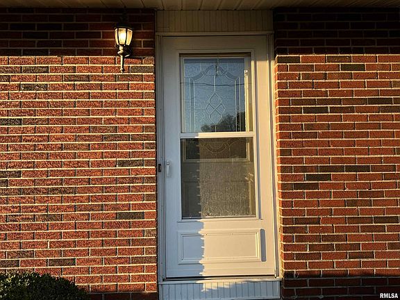 5th image of 522 W Oak St