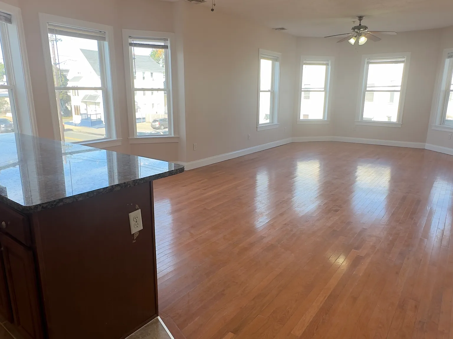 3 bed, $2,800 — Photo 2