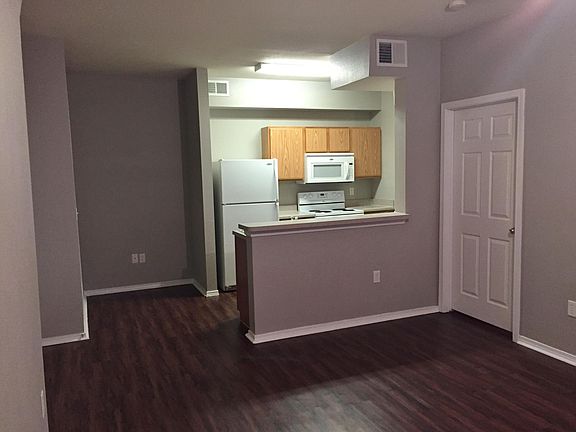 3rd image of 1111 S Red River Expy APT 612