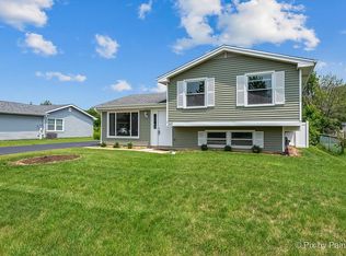 212 Lafayette Dr, Bolingbrook, IL 60440