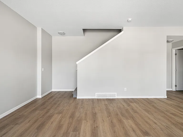 320 Heartland Cres — Photo 11