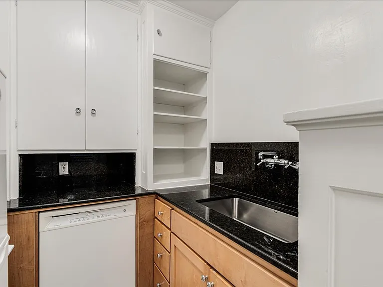 Palace Court Apartments — Photo 15
