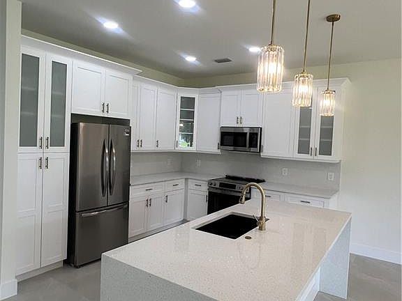 5th image of 187 Herndon AVE
