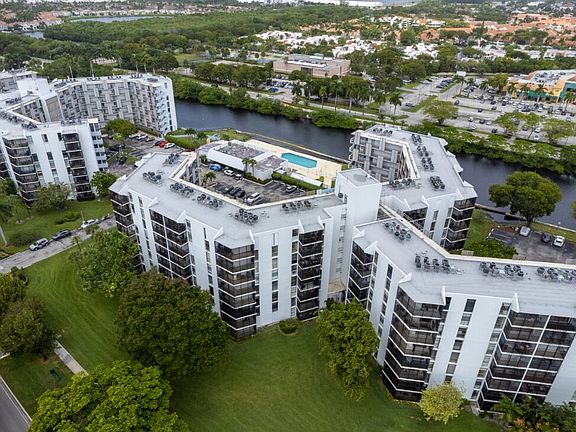 4th image of 3475 N Country Club Dr #1-705