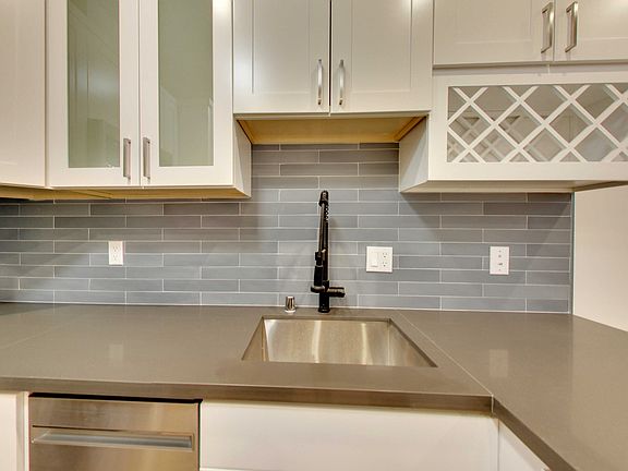 3rd image of 1050 Pine St APT 02