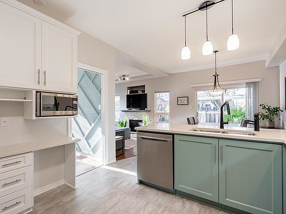 3rd image of 998 Riverside Dr #9