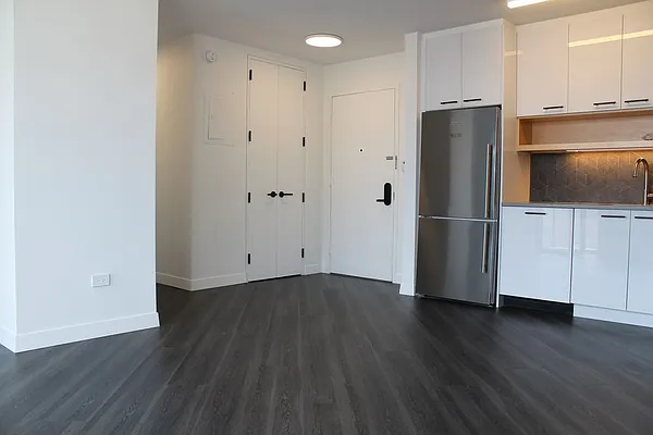 Rented by The Dermot Realty Management Company | media 26