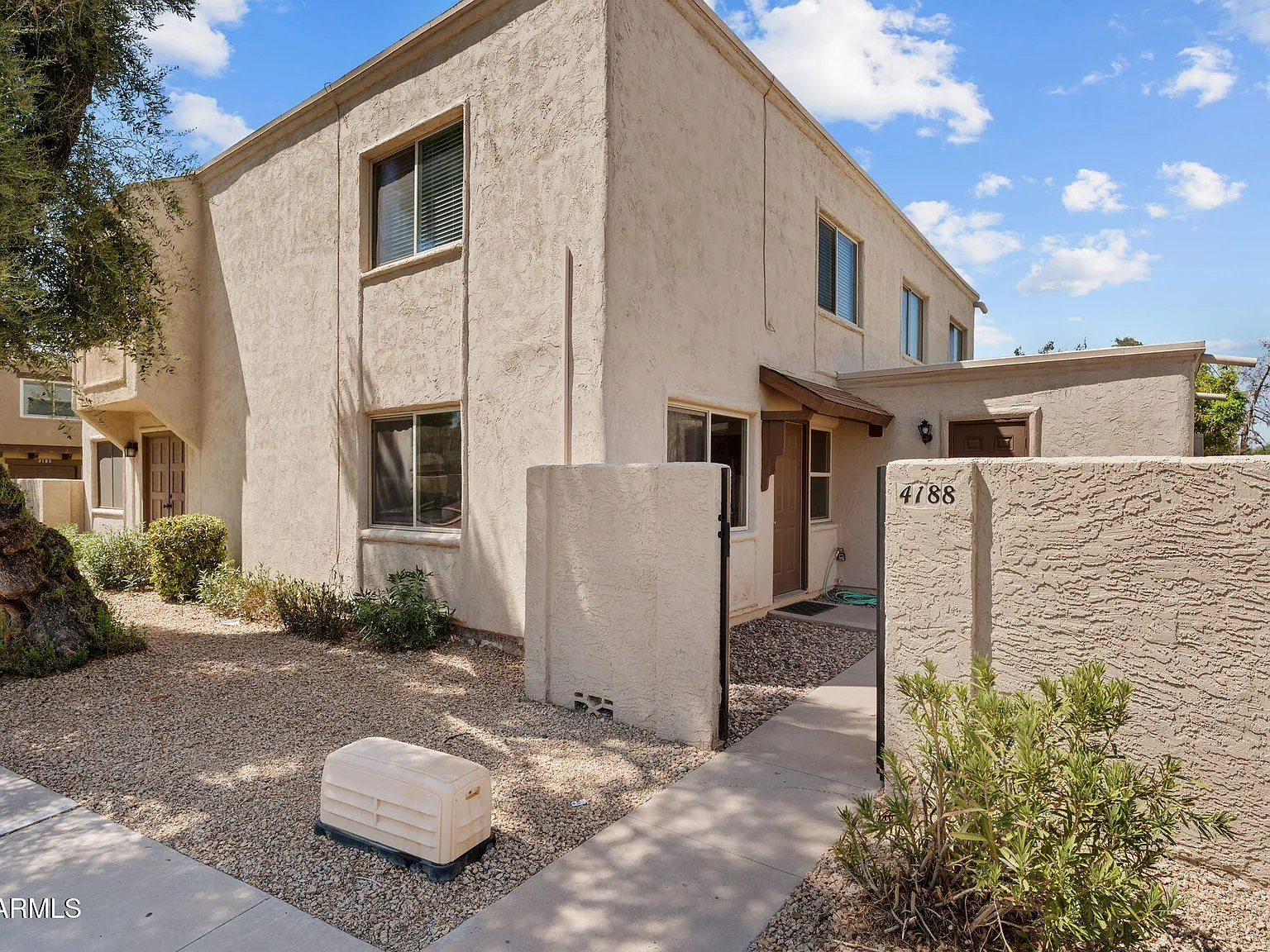 2 bed, 1.5 bath, 904 sqft, $1,900 — Photo 1