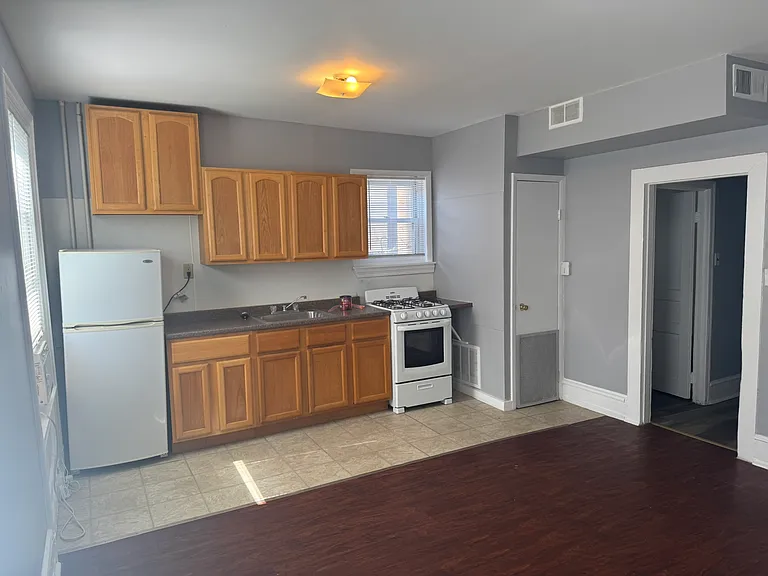 734 S 20th St #2F — Photo 2