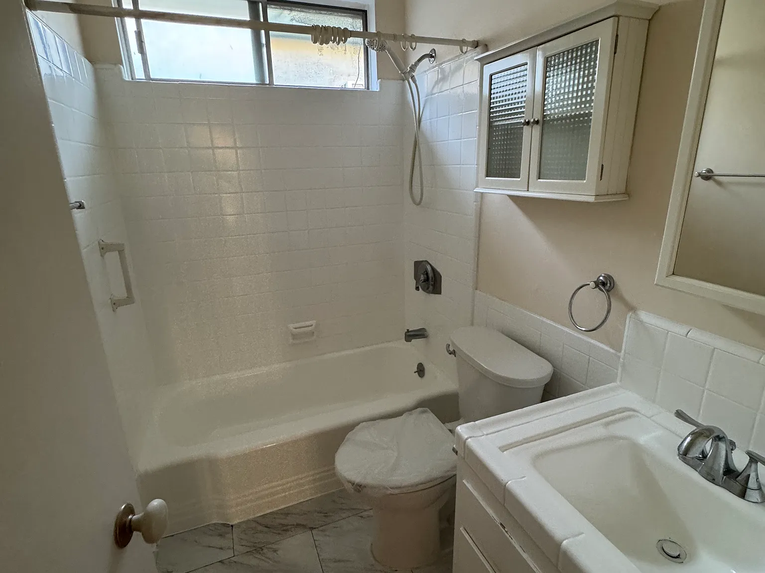 2 bed, 700 sqft, $2,400 — Photo 4