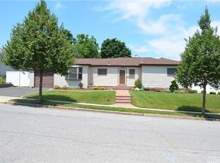 2 Vera Ave, Plainview, NY 11803