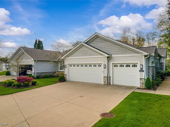 3rd image of 364 Blossom Ln