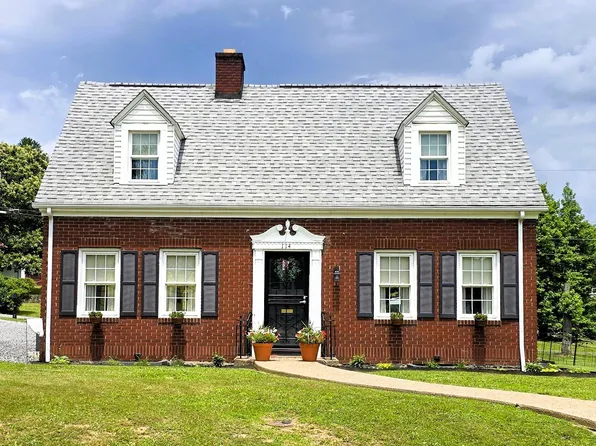 114 N Pike St, Grafton, WV 26354