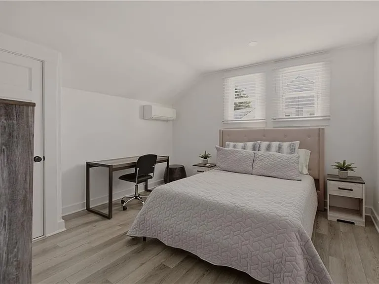 21 Pell St — Photo 22