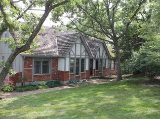 8402 Redbud Ln, Lenexa, KS 66220