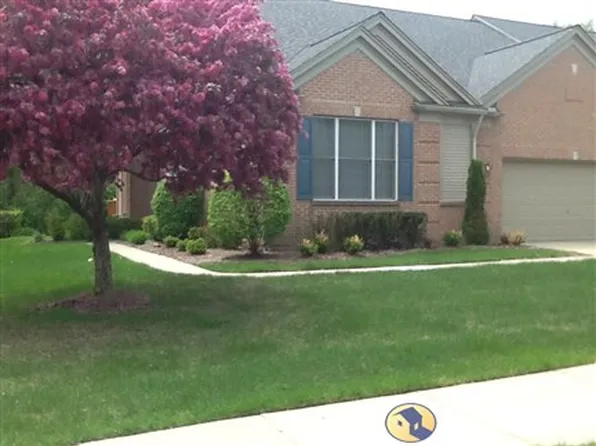 1552 Millecoquins Ct #1, Rochester, MI 48307
