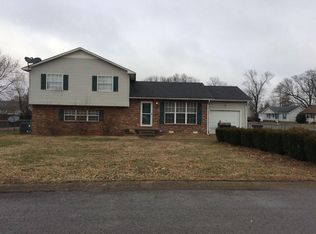 1015 Cooper Dr, Oak Grove, KY 42262