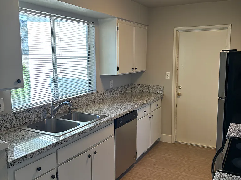 2243 Helm Ave #102 — Photo 9