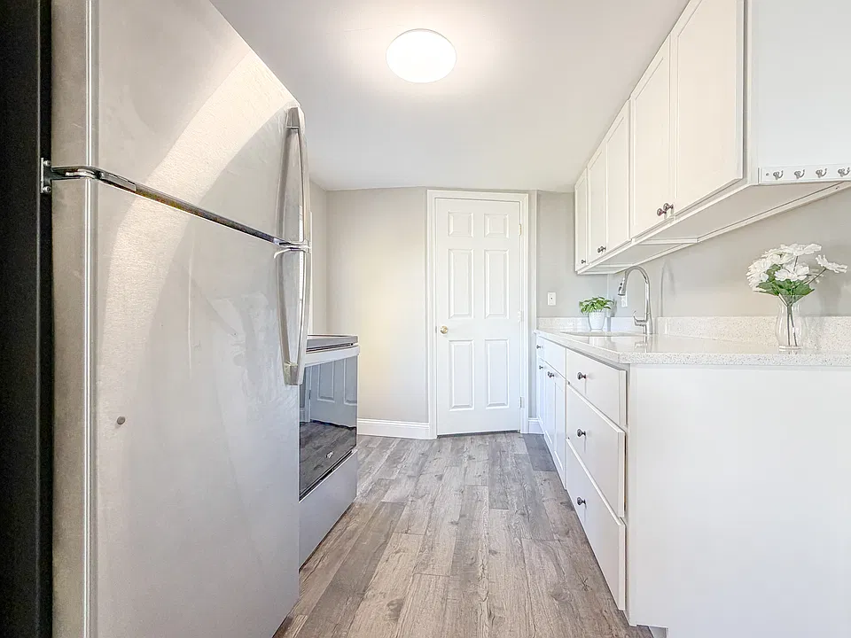 30 W Elm St #3