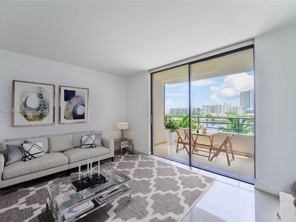 500 Three Islands Blvd APT 401