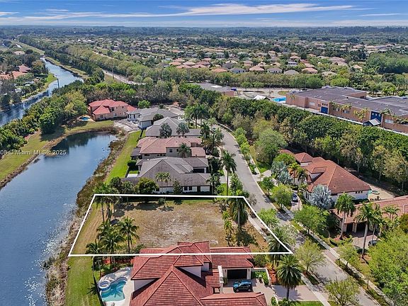 4th image of 19068 Park Ridge St