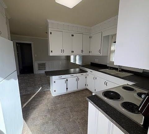 3rd image of 2606 S Wright Rd