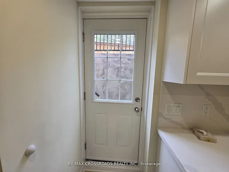 66 Morrison Cres #BASEMENT — Photo 10