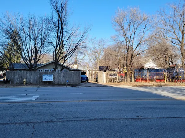 1446 Higgins Rd, Park Ridge, IL 60068
