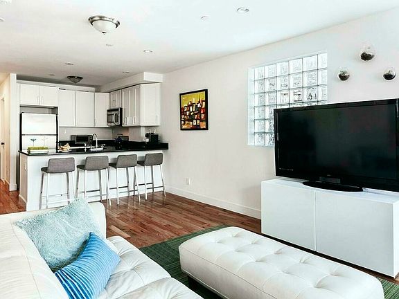 3rd image of 11 Wyckoff St APT 4