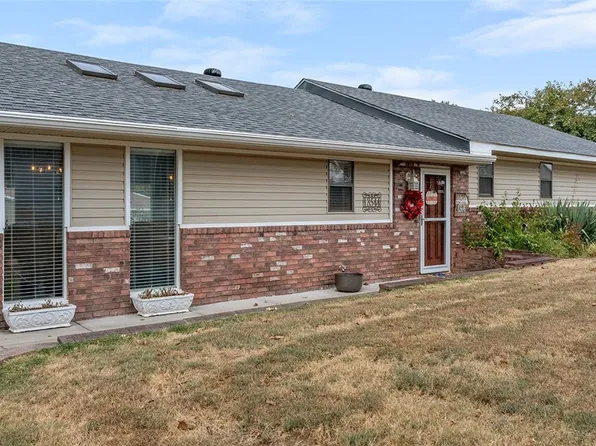 13544 Oak Park Dr, Siloam Springs, AR 72761