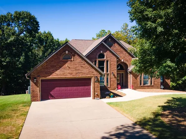 8115 Fairway Dr, Rogers, AR 72756
