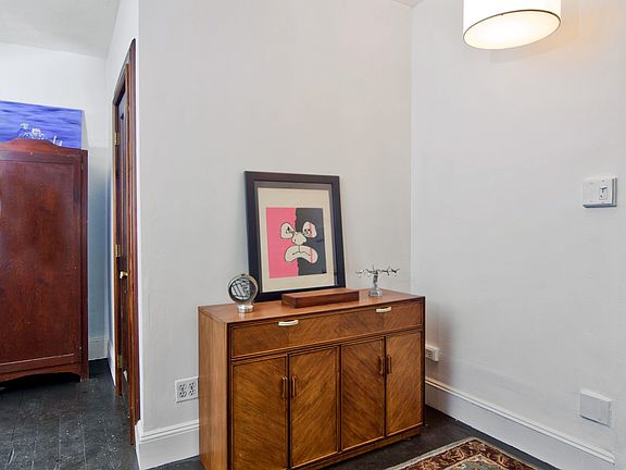 5th image of 104 Douglass St