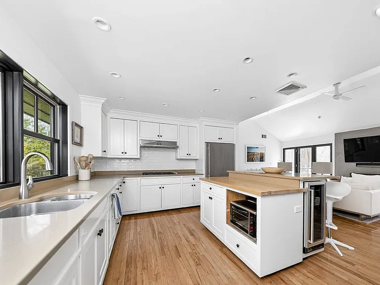 24 Lilla Ln — Photo 8