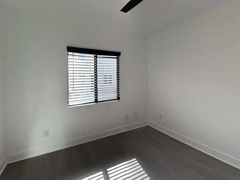 1206 N Alexandria Ave — Photo 16