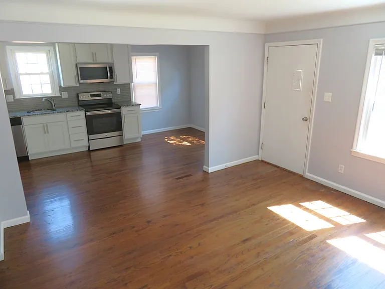 521 N Rembrandt Ave — Photo 10