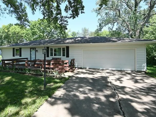 226 Kennedy Dr, Gower, MO 64454