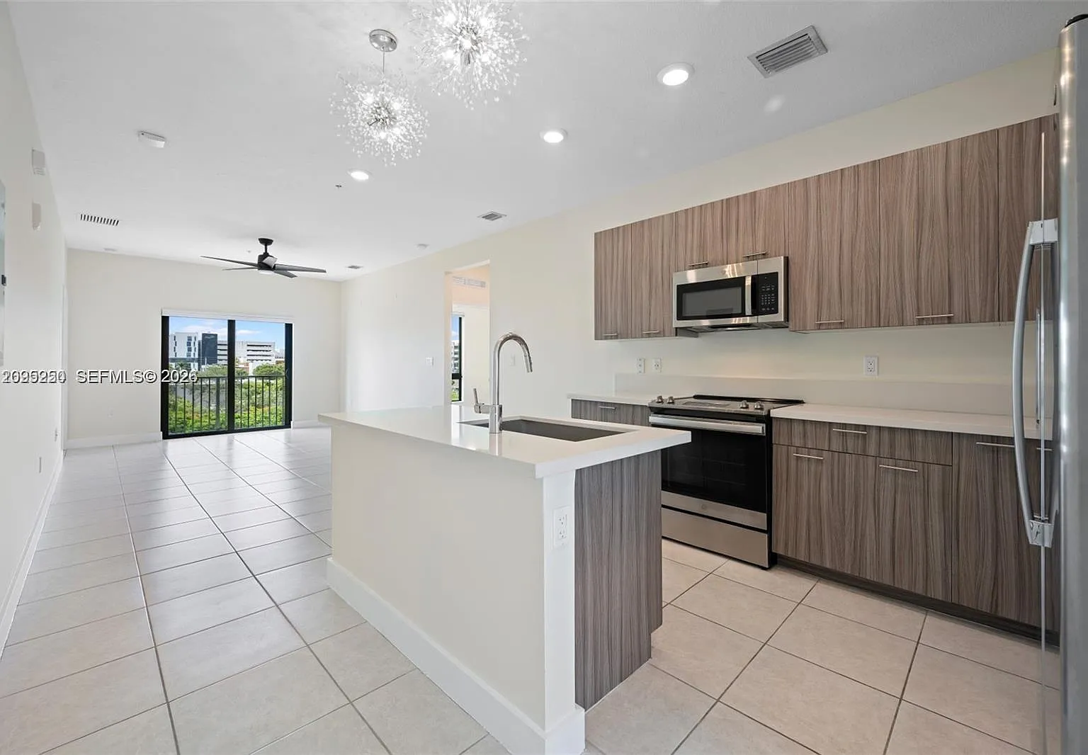 Downtown Doral South Phas — Photo 2