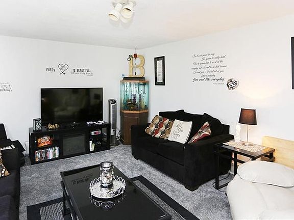 3rd image of 73 Strasbourg Dr
