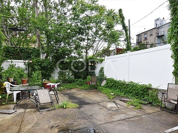4th image of 37 Conselyea St APT 1F